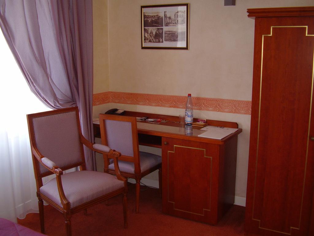 Logis Hotel & Restaurant Du Chemin Des Dames Corbeny Экстерьер фото